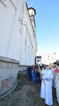 10.000 de credincioși și 4 ierarhi, la sfințirea catedralei din Suceava