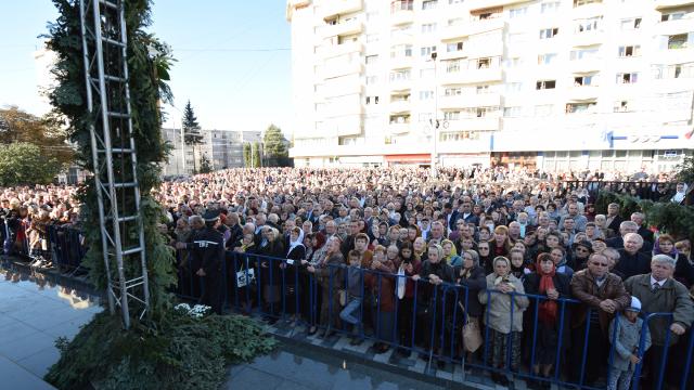 10.000 de credincioși și 4 ierarhi, la sfințirea catedralei din Suceava