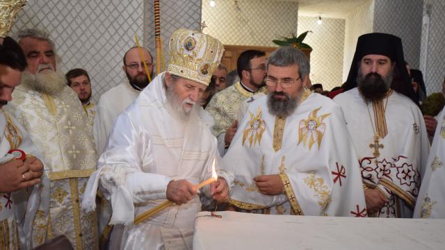 10.000 de credincioși și 4 ierarhi, la sfințirea catedralei din Suceava