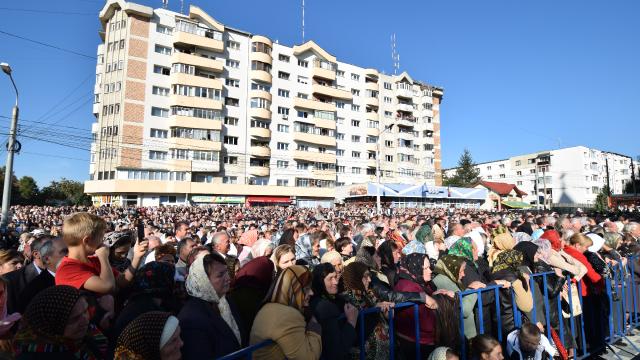 10.000 de credincioși și 4 ierarhi, la sfințirea catedralei din Suceava