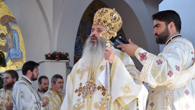 10.000 de credincioși și 4 ierarhi, la sfințirea catedralei din Suceava