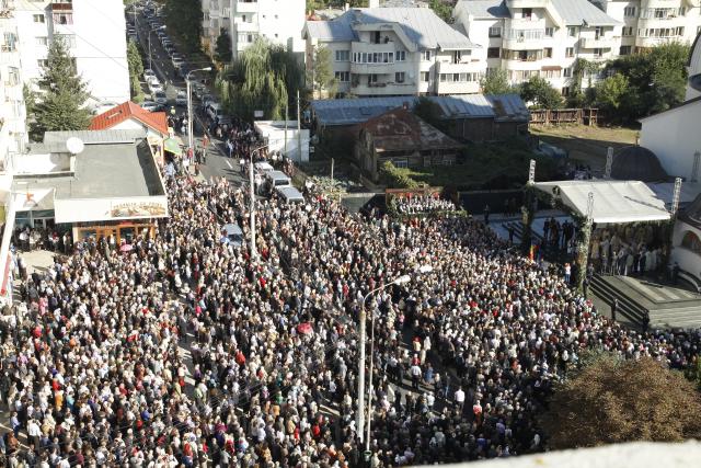 10.000 de credincioși și 4 ierarhi, la sfințirea catedralei din Suceava