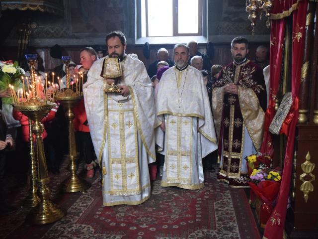 IPS Mitropolit Teofan a oficiat Taina Botezului pentru pruncul Matei-Nectarie