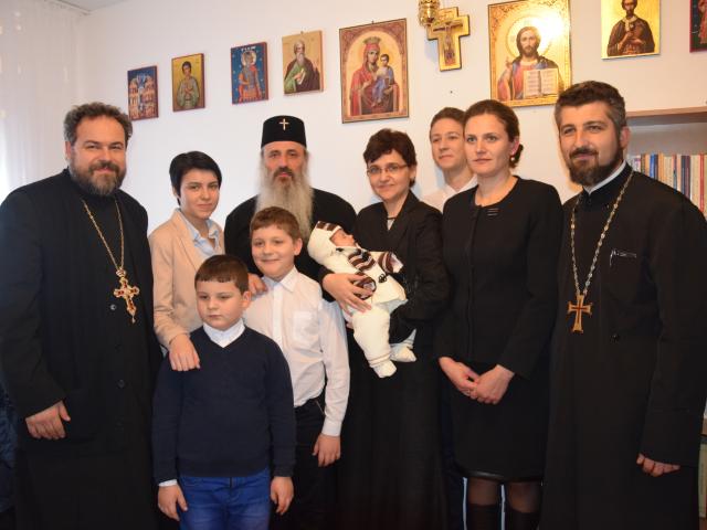IPS Mitropolit Teofan a oficiat Taina Botezului pentru pruncul Matei-Nectarie