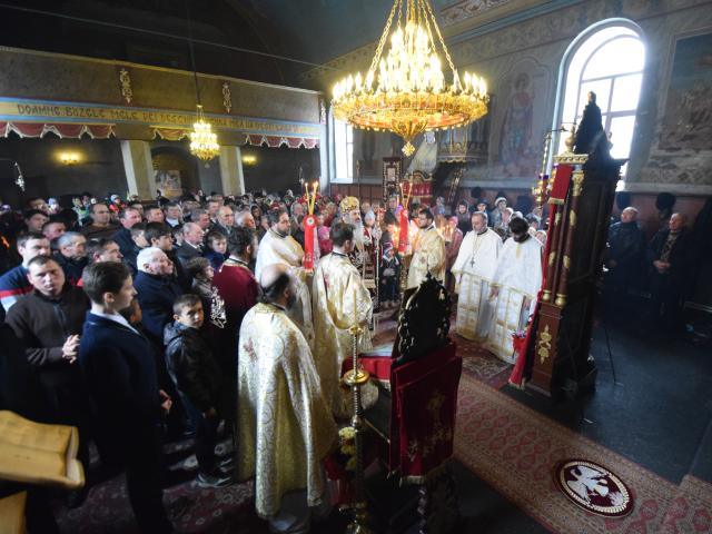 IPS Mitropolit Teofan a oficiat Taina Botezului pentru pruncul Matei-Nectarie