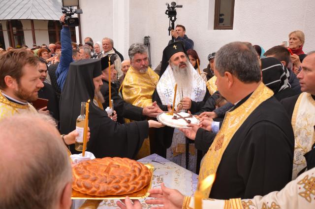 Parastas pentru Mitropolitul Pimen Georgescu