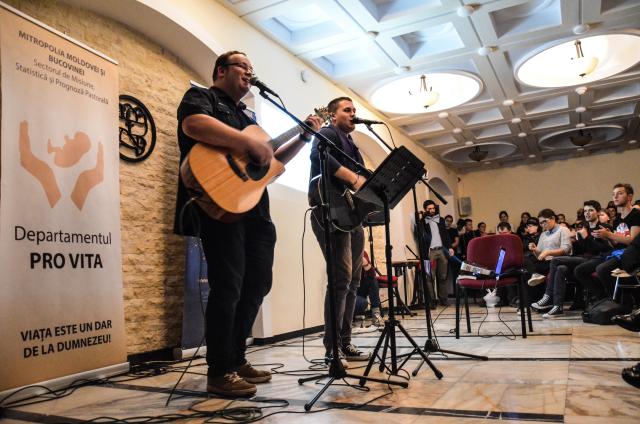 Folk și teatru la Colegiul „Sfântul Nicolae“ din Iași