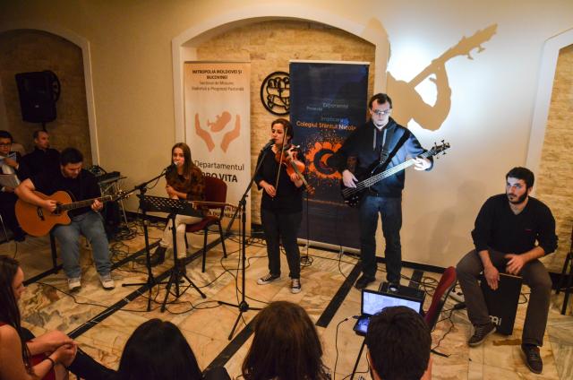 Folk și teatru la Colegiul „Sfântul Nicolae“ din Iași