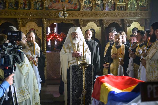 Părintele Patriarh Daniel, la înmormântarea unuia dintre eroii din „Colectiv”