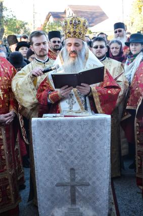 IPS Teofan a resfinţit Biserica „Sfântul Nicolae” din Humuleşti