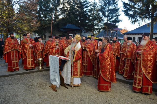 IPS Teofan a resfinţit Biserica „Sfântul Nicolae” din Humuleşti
