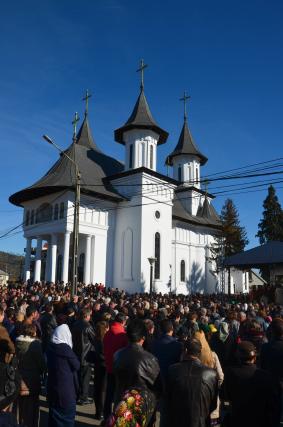 IPS Teofan a resfinţit Biserica „Sfântul Nicolae” din Humuleşti