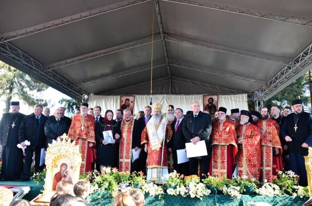 IPS Teofan a resfinţit Biserica „Sfântul Nicolae” din Humuleşti