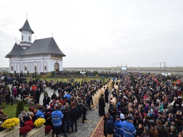 „Acum, la ceas de mare sărbătoare, Mănăstirea Zosin arată precum Raiul”