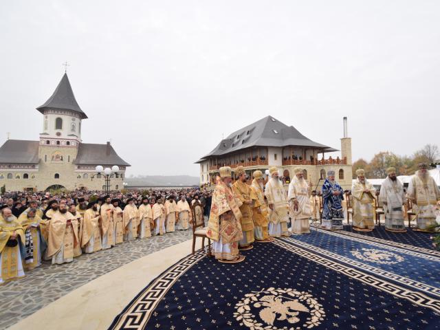 „Acum, la ceas de mare sărbătoare, Mănăstirea Zosin arată precum Raiul”