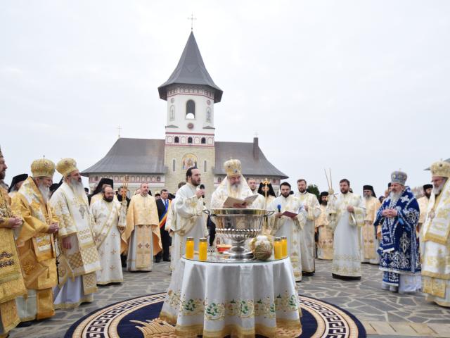 „Acum, la ceas de mare sărbătoare, Mănăstirea Zosin arată precum Raiul”