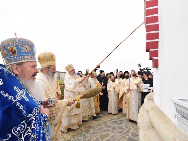 „Acum, la ceas de mare sărbătoare, Mănăstirea Zosin arată precum Raiul”