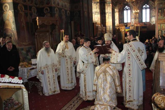 Slujire arhierească la Catedrala „Sfânta Parascheva” din Roman