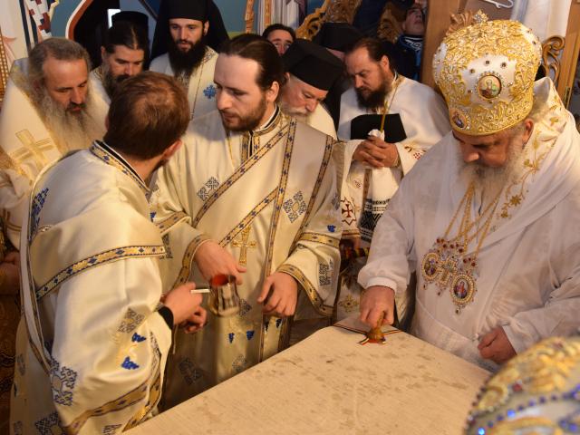 Patriarhul Daniel, la Rădăuți: „Arătăm prin rugăciune şi pomenire că rugăciunea este iubirea mai tare decât moartea”