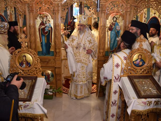Patriarhul Daniel, la Rădăuți: „Arătăm prin rugăciune şi pomenire că rugăciunea este iubirea mai tare decât moartea”