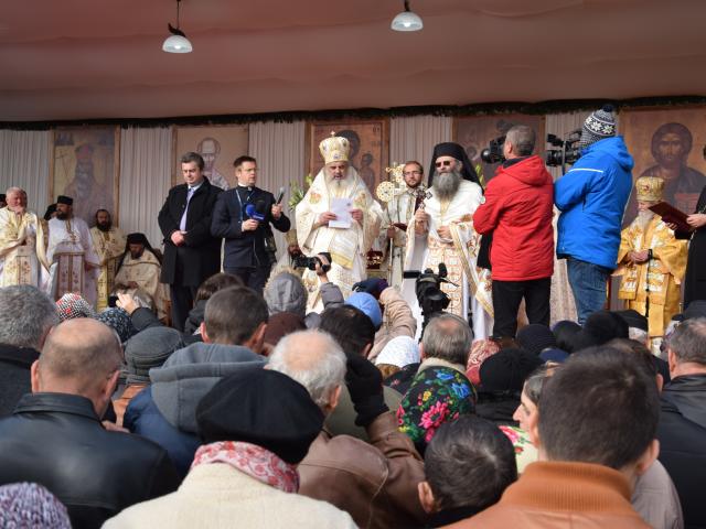 Patriarhul Daniel, la Rădăuți: „Arătăm prin rugăciune şi pomenire că rugăciunea este iubirea mai tare decât moartea”