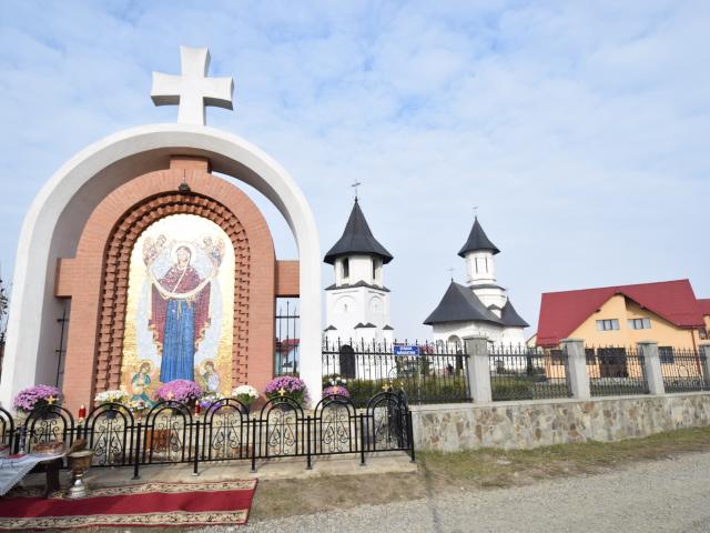 Patriarhul Daniel, la Rădăuți: „Arătăm prin rugăciune şi pomenire că rugăciunea este iubirea mai tare decât moartea”