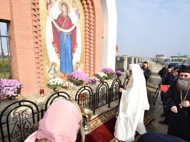 Patriarhul Daniel, la Rădăuți: „Arătăm prin rugăciune şi pomenire că rugăciunea este iubirea mai tare decât moartea”