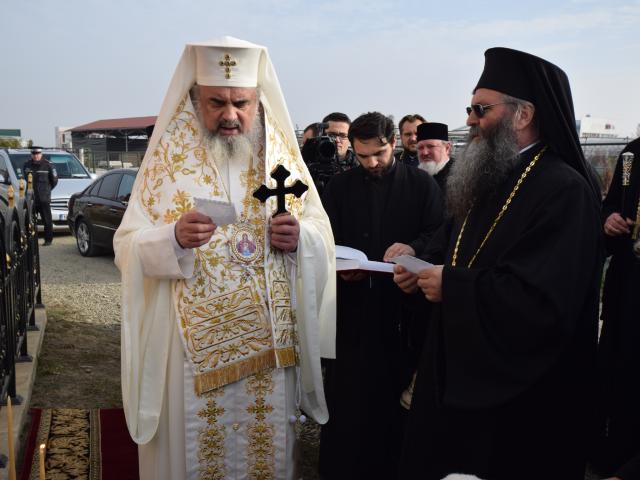 Patriarhul Daniel, la Rădăuți: „Arătăm prin rugăciune şi pomenire că rugăciunea este iubirea mai tare decât moartea”