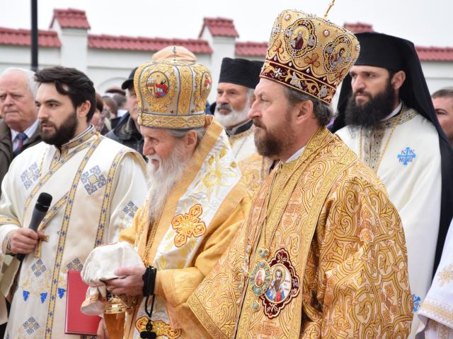 Patriarhul Daniel, la Rădăuți: „Arătăm prin rugăciune şi pomenire că rugăciunea este iubirea mai tare decât moartea”