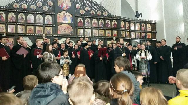 Grupul psaltic Sfântul Ioan cel Nou, la lansarea albumului de colinde „Ia te scoală domn bun!”