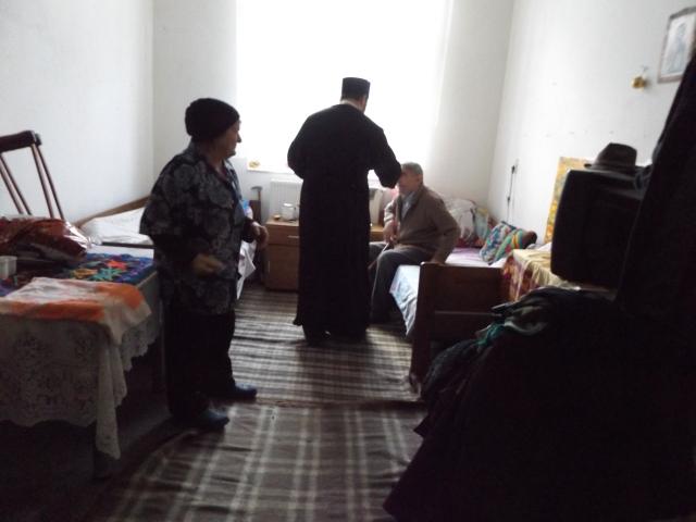 „Bucuria de a dărui“ a copiilor din Parohia Socrujeni, la Azilul de bătrâni Truşeşti