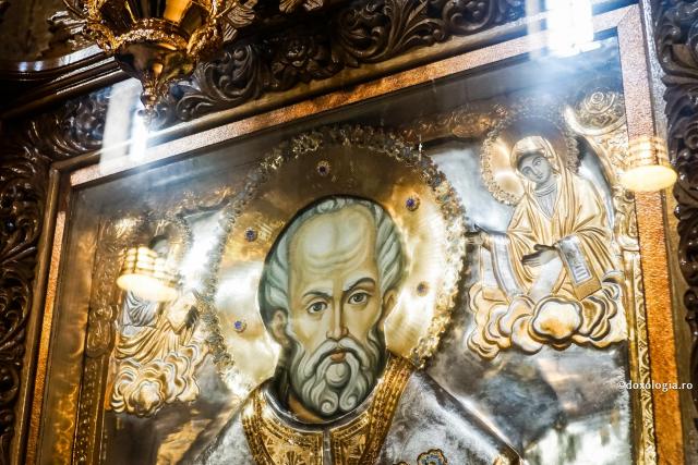 Sfântul Ierarh Nicolae dăruieşte sănătate unui tânăr