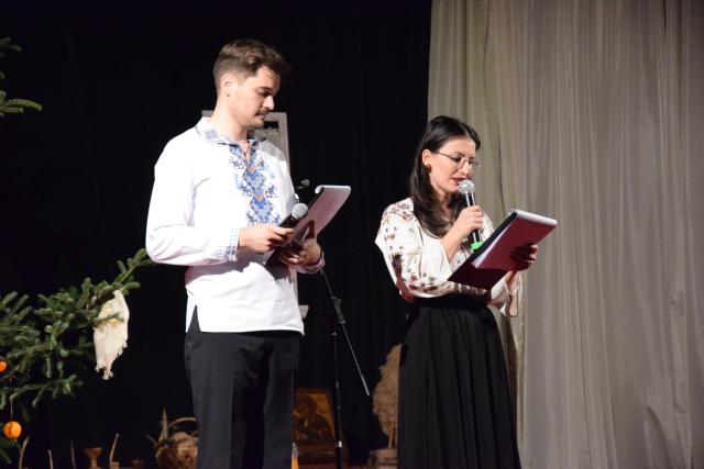 Concertul de colinde al Mitropoliei Moldovei și Bucovinei a aprins „opaițul” iubirii de tradiție și neam