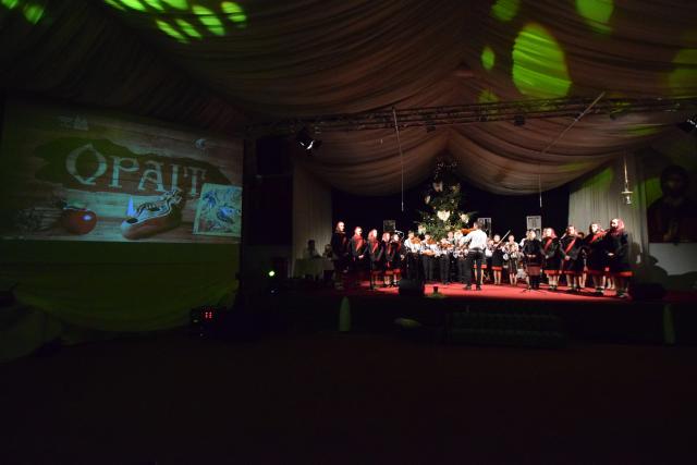 Concertul de colinde al Mitropoliei Moldovei și Bucovinei a aprins „opaițul” iubirii de tradiție și neam