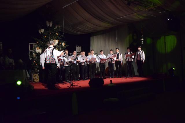 Concertul de colinde al Mitropoliei Moldovei și Bucovinei a aprins „opaițul” iubirii de tradiție și neam