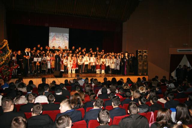 Concert de colinde al școlilor de Teologie din Arhiepiscopia Târgoviștei