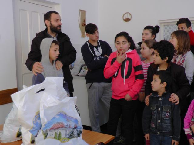 Daruri din partea Arhiepiscopiei Sucevei pentru copiii Centrului de plasament Solca