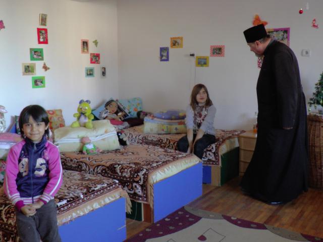 Daruri din partea Arhiepiscopiei Sucevei pentru copiii Centrului de plasament Solca