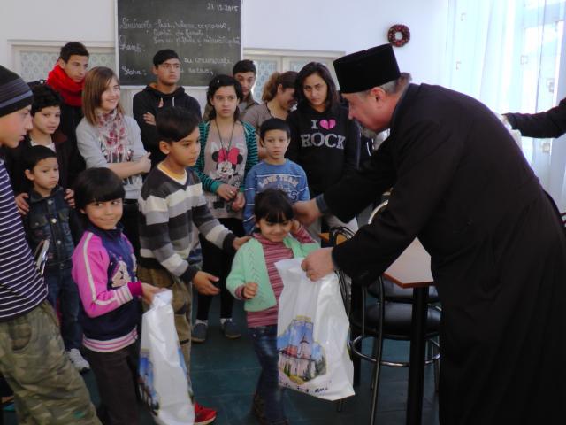 Daruri din partea Arhiepiscopiei Sucevei pentru copiii Centrului de plasament Solca