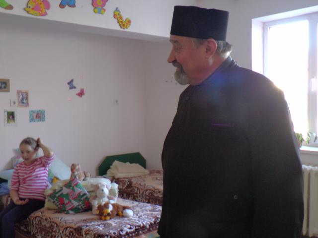 Daruri din partea Arhiepiscopiei Sucevei pentru copiii Centrului de plasament Solca