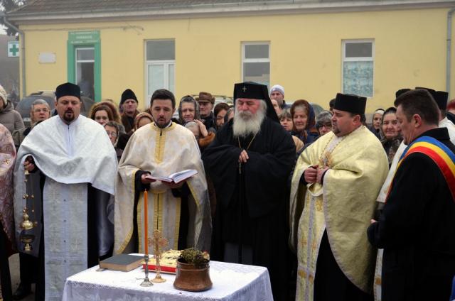 A fost sfințită crucea clopotniței din parohia Coștei, localitatea Lugoj