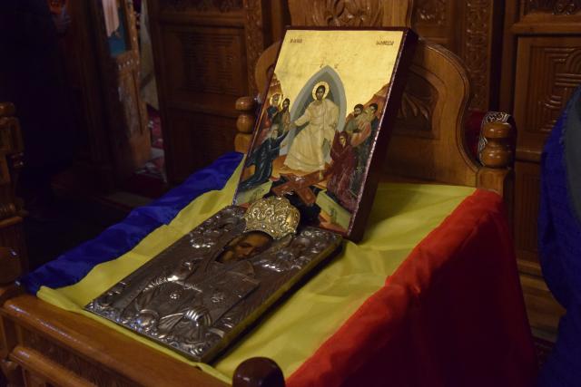 Enoriaşii Parohiei „Sfântul Nicolae“ - Socola şi-au cinstit ocrotitorul împreună cu IPS Mitropolit Teofan