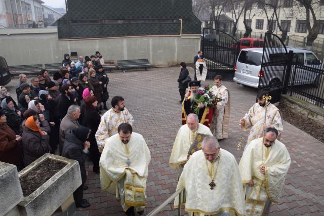 Enoriaşii Parohiei „Sfântul Nicolae“ - Socola şi-au cinstit ocrotitorul împreună cu IPS Mitropolit Teofan