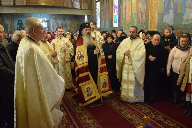 Enoriaşii Parohiei „Sfântul Nicolae“ - Socola şi-au cinstit ocrotitorul împreună cu IPS Mitropolit Teofan