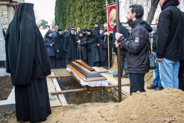 Sâmbătă, 5 decembrie, a fost săvârşită slujba de înmormântare a maicii Rafaela Urdă
