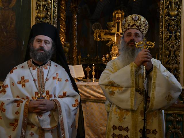 IPS Mitropolit Teofan a slujit Sfânta Liturghie la Mănăstirea Golia