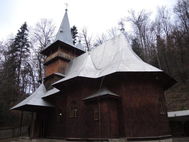 Liturghie arhierească și hirotesie de stareț, la Mănăstirea „Sfânta Cruce” din județul Neamț