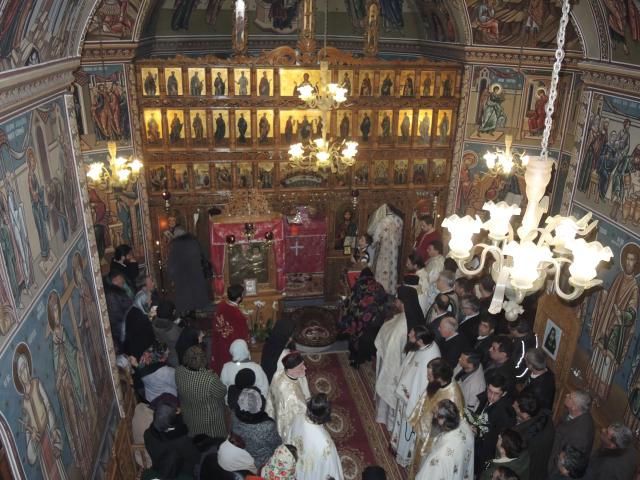 Liturghie arhierească și hirotesie de stareț, la Mănăstirea „Sfânta Cruce” din județul Neamț