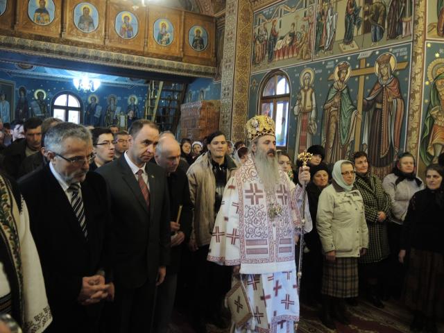 Liturghie arhierească și hirotesie de stareț, la Mănăstirea „Sfânta Cruce” din județul Neamț