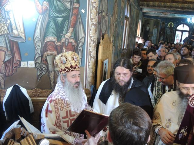 Liturghie arhierească și hirotesie de stareț, la Mănăstirea „Sfânta Cruce” din județul Neamț